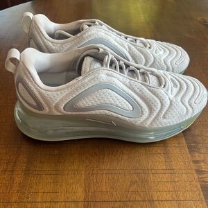NIKE Air Max 720 (women’s size 10.5)